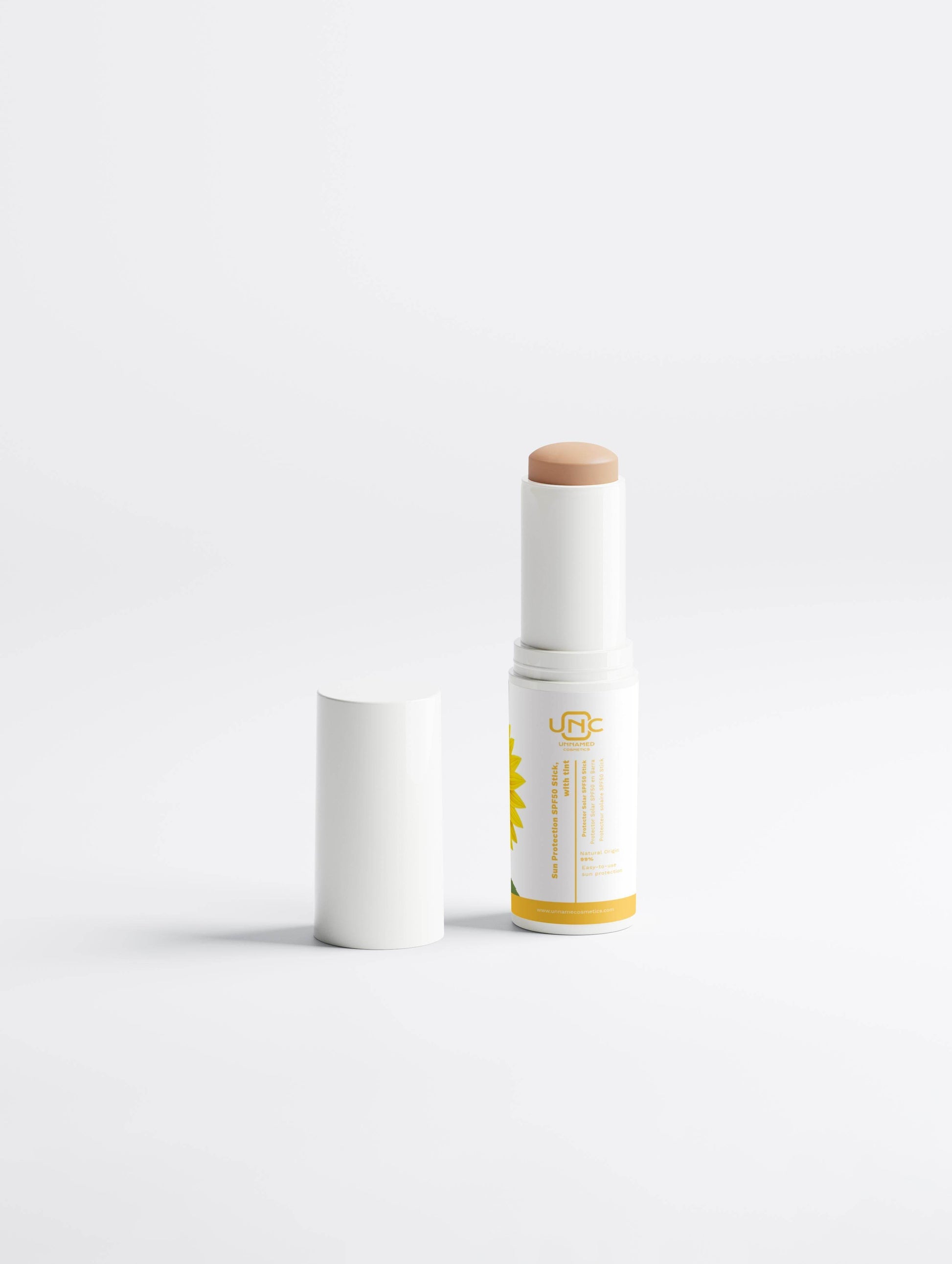 Protetor Solar Natural SPF50 em bastão com embalagem branca e detalhe amarelo